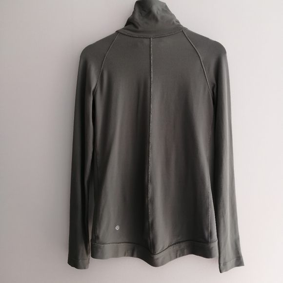 Lululemon Rulu Rally Wrap in Grey Sage 2 - Picture 4 of 16